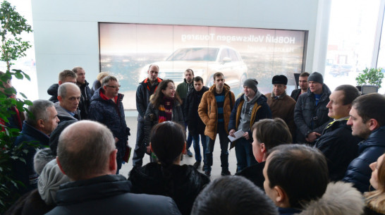 Несколько клиентов воронежского автосалона «Гаус» дождались своих иномарок через год