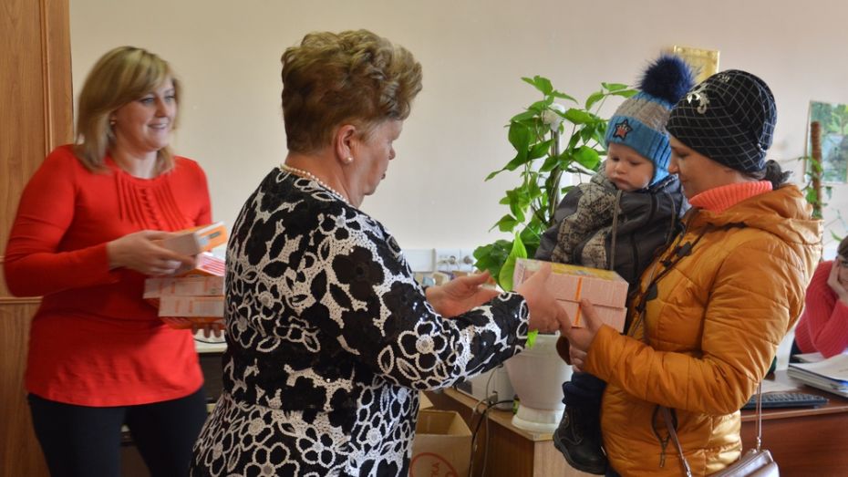 В Поворинском районе 40 малообеспеченных семей получили детское питание