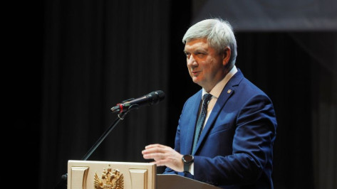 Министр обороны РФ Сергей Шойгу наградил воронежского губернатора за увековечивание памяти защитников Отечества
