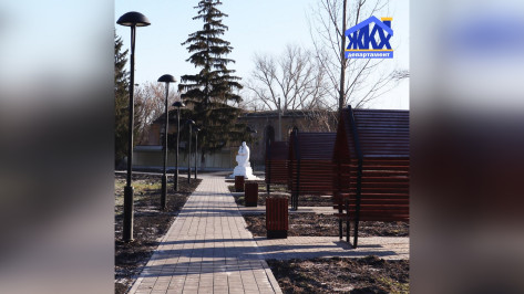 Сквер у мемориала в воронежском селе благоустроили за 7,4 млн рублей в рамках нацпроекта