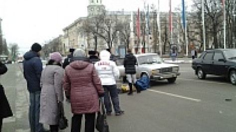 На площади Ленина в Воронеже «Жигули» сбили женщину рядом с «зеброй»