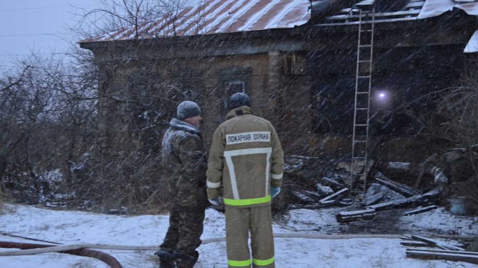 Терновские пожарные спасли из горящего дома пенсионера