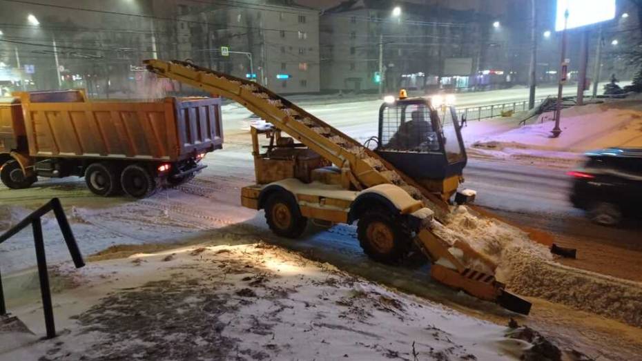 Более 8 тыс кубометров снега вывезли за ночь из Воронежа 