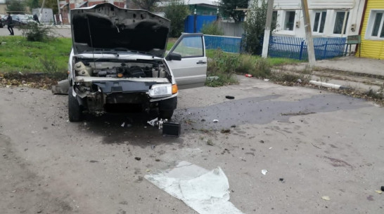 ВАЗ-2115 сбил двух женщин и врезался в грузовик в Воронежской области