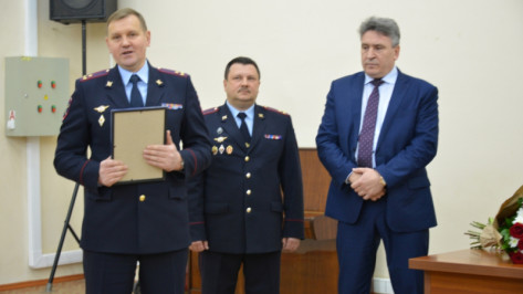 Главврача воронежского онкоцентра наградили за спасение раненых полицейских 