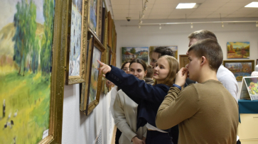В Калаче открылась выставка картин супругов Грищенко
