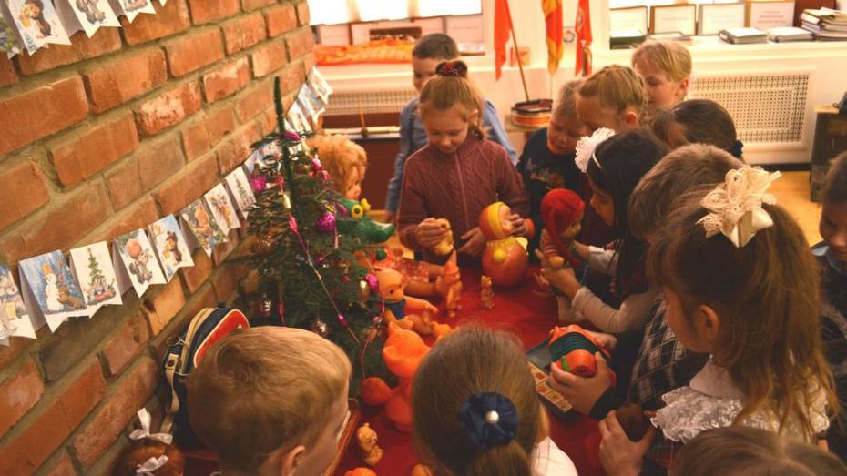 Экспозиция советской игрушки открылась в краеведческом музее Воробьевского района