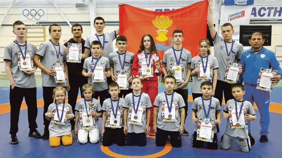 Панинские борцы завоевали 3 «золота» на всероссийском турнире