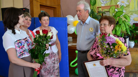 Образцовые грибановские семьи получили поздравления от губернатора и митрополита