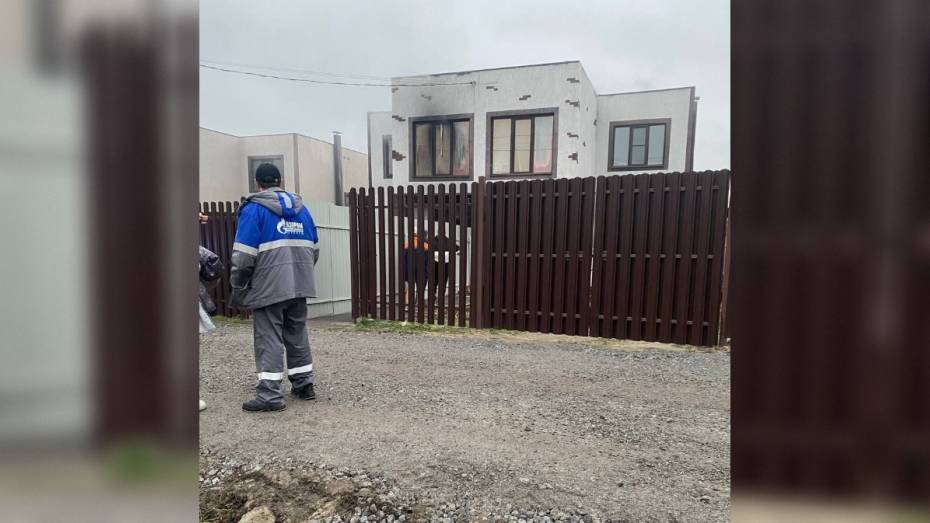 В Ямном Воронежской области полностью сгорела квартира: видео