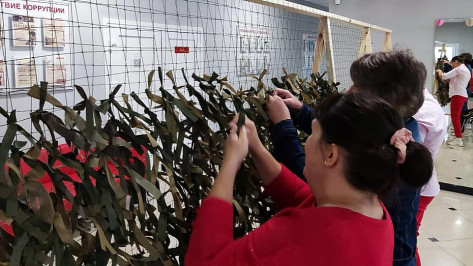 Жителей грибановского села Листопадовка попросили помочь с плетением маскировочных сетей