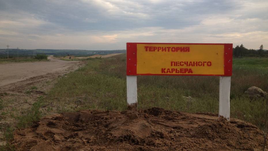 В песчаном карьере в Воронежской области мужчину насмерть придавило бульдозером