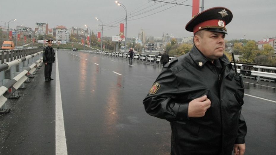 23 февраля попасть на Чернавский мост в Воронеже на машине будет невозможно 