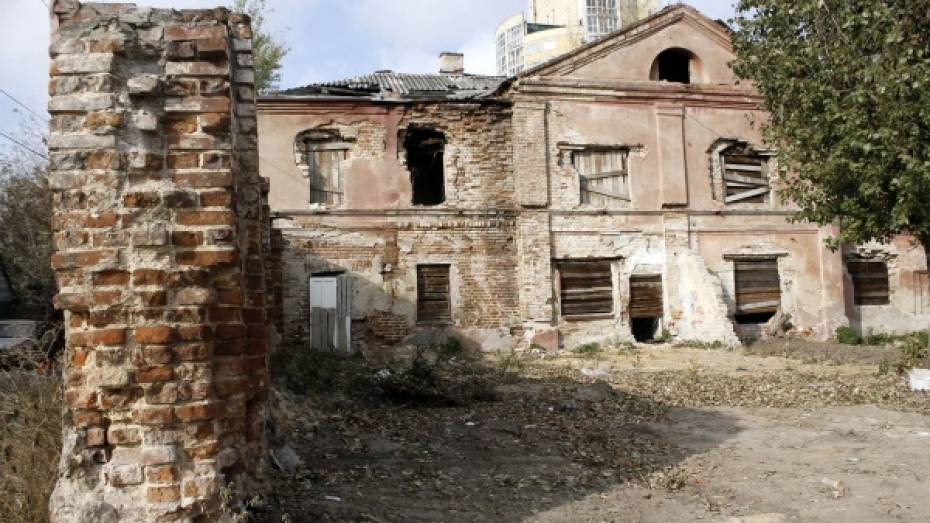 Мэрия объяснила отсутствие ремонта в самом старом здании Воронежа