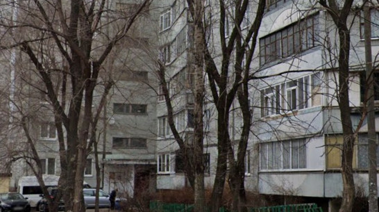 В Воронеже мужчина открыл стрельбу с балкона: видео