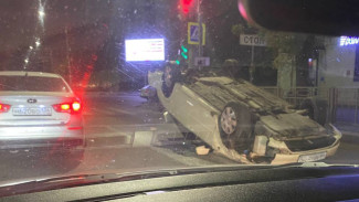 Автомобиль Daewoo Gentra перевернулся ночью возле Воронежского пивзавода