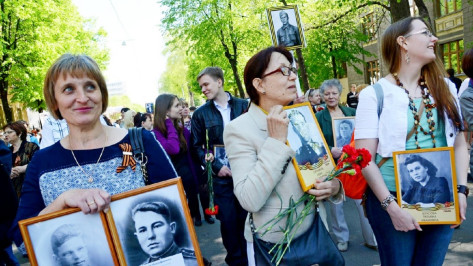 Участники акции «Бессмертный полк» пронесли по Воронежу фотографии воевавших родных