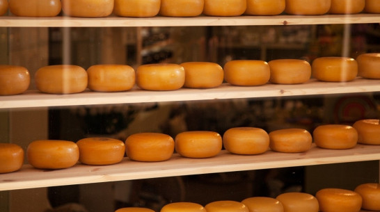 Воронежцу, ставшему инвалидом из-за падения контейнеров с сыром, выплатили 1,1 млн рублей