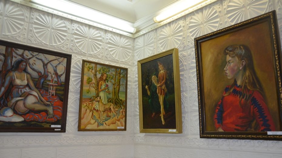 В Павловском краеведческом музее открылась выставка богучарского художника 