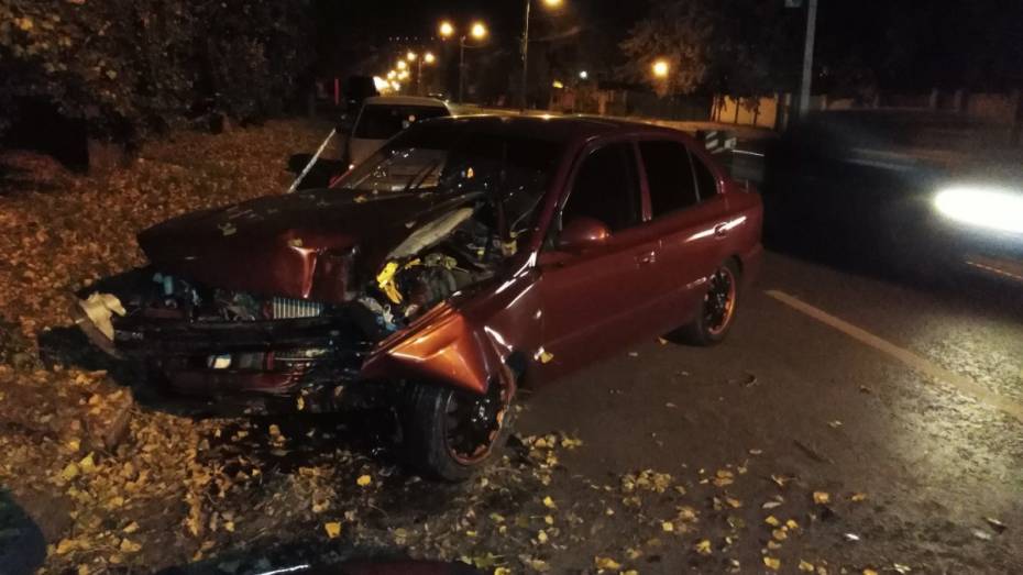 Очевидцы сообщили о пострадавшем в ДТП 28-летнем пассажире такси в Воронеже