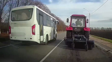 Водитель воронежского автобуса обогнал медленный трактор и был оштрафован на 5 тыс рублей