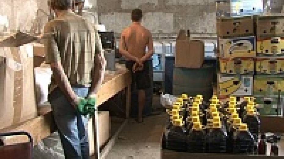 В Воронеже полиция накрыла крупный подпольный завод по производству алкоголя