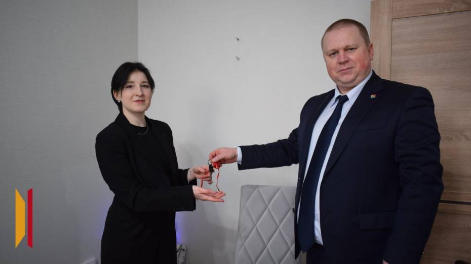 В Подгоренском районе молодой терапевт получила служебное жилье