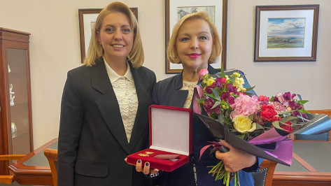 Директора Воронежского музыкального колледжа имени Ростроповичей наградили по поручению губернатора