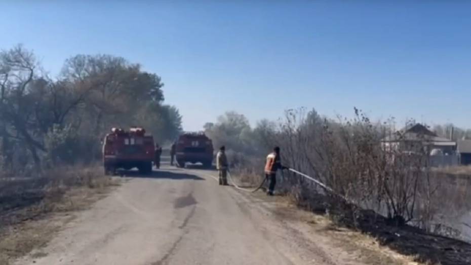 В Воронежской области сняли на видео тушение пожара на площади 15 га