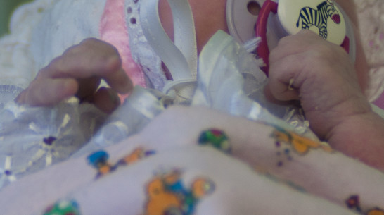 Воронежские врачи без разрезов устранили опухоль новорожденной девочке