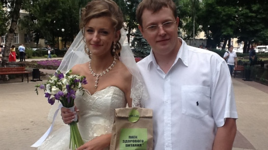 В Воронеже борцы с трансжирами бесплатно раздавали яблоки, орехи и оливковое масло