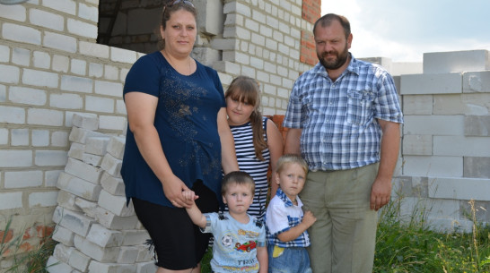 Многодетная семья из Нижнедевицка получила госсубсидию на улучшение жилья