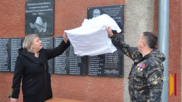 В Бутурлиновке открыли мемориальную доску участнику СВО