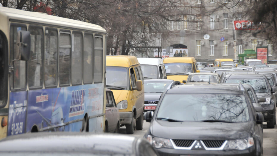 Воронежцев пригласили к участию в опросе о проблемах транспорта в городе