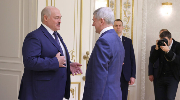 Александр Гусев пригласил Александра Лукашенко на открытие воронежской мегашколы