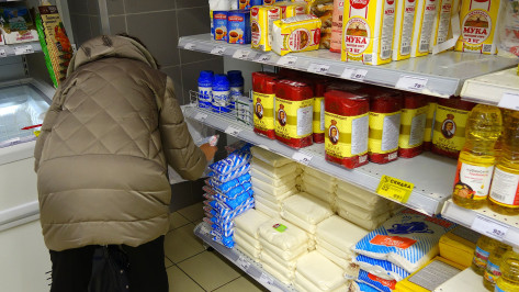 Гипермаркет в Воронеже уличили в необоснованном росте цены на сахар на 33%