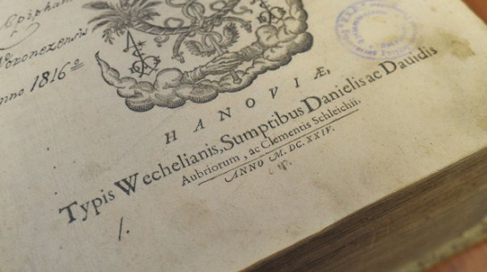 Воронежцам разрешили посмотреть редкие издания Библии из библиотеки ВГУ