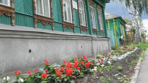 В Борисоглебске школьники восстановили цветник, который был разбит еще в XIX веке