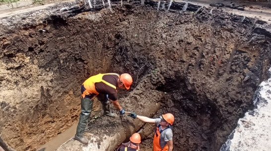 В Воронеже бригада водоканала устраняет ЧП на Шишкова