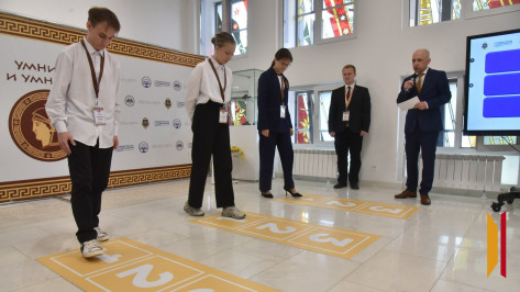 Бессменный ведущий «Умниц и умников» Юрий Вяземский приехал на отборочный этап олимпиады в Воронеж