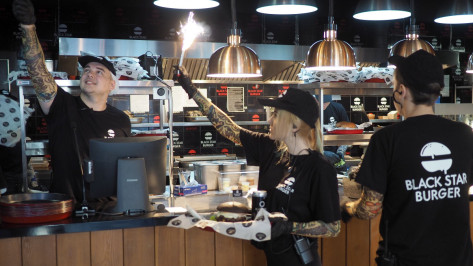 Совладелец Black Star Burger проверил воронежскую бургерную 