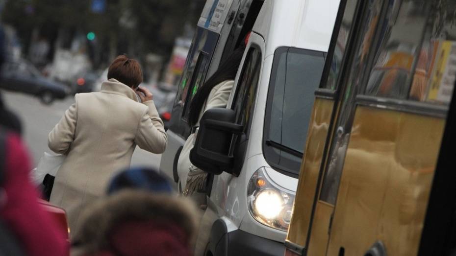 В Воронеже пассажирка автобуса отсудила у нарушившего ПДД водителя 25 тыс рублей