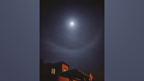 Воронежцы поделились кадрами лунного гало