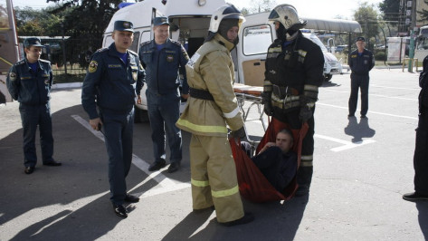 На учениях на автовокзале Воронежа из «горящего» автобуса вытащили 12 человек
