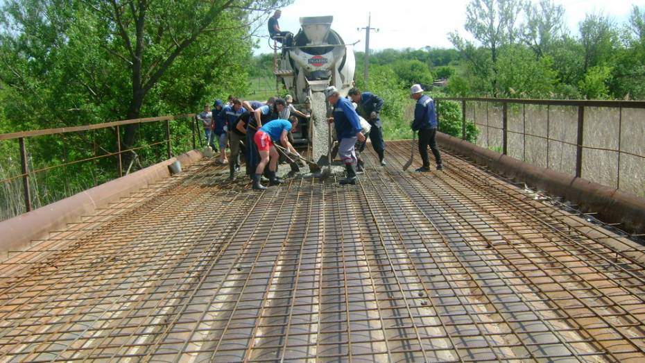В кантемировском селе Журавка жители самостоятельно восстановили старый мост