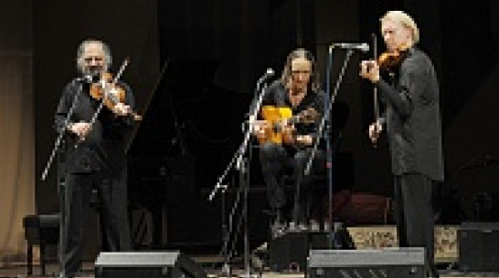 В Воронеже индийские и цыганские музыканты приручили скрипку и «расширили сознание»