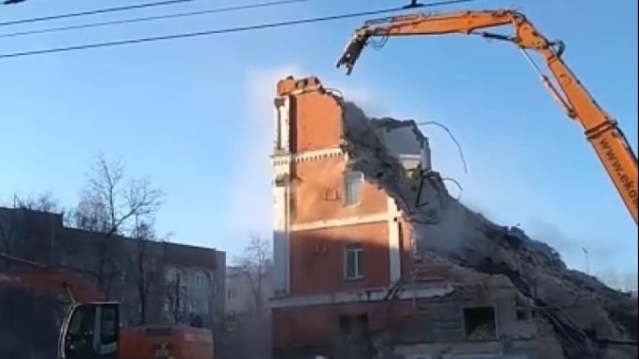 Снос комплекса зданий бывшего хлебозавода заканчивают в Воронеже