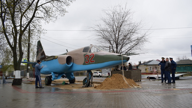 Штурмовик Су-25 установили в центре Борисоглебска