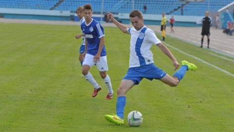 Полузащитник расформированного воронежского «Выбора-Курбатово» пополнил «Нефтехимик»