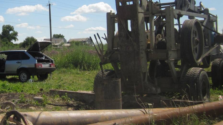 В репьевском селе Краснолипье начали бурить водозаборную скважину